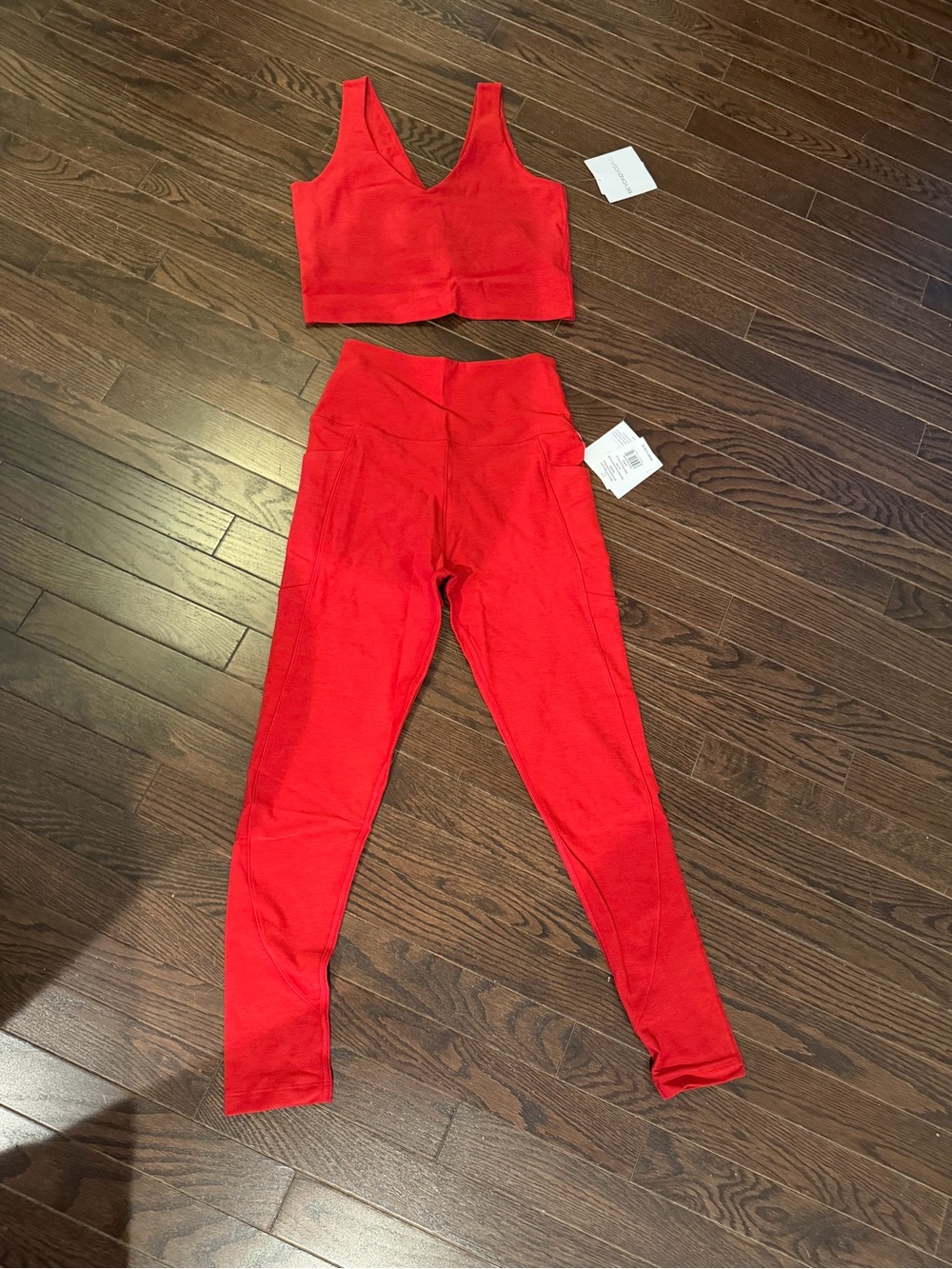 Beyond Yoga Holly Red Heather Spacedye set. NWT. Size M.